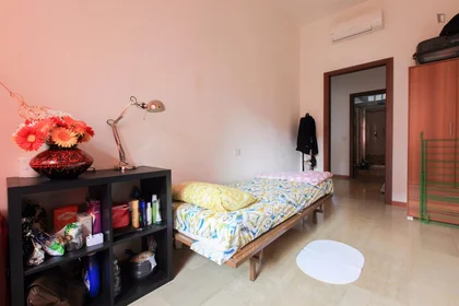 Quarto privado em Viale Renato Serra, imagem 1 de 29