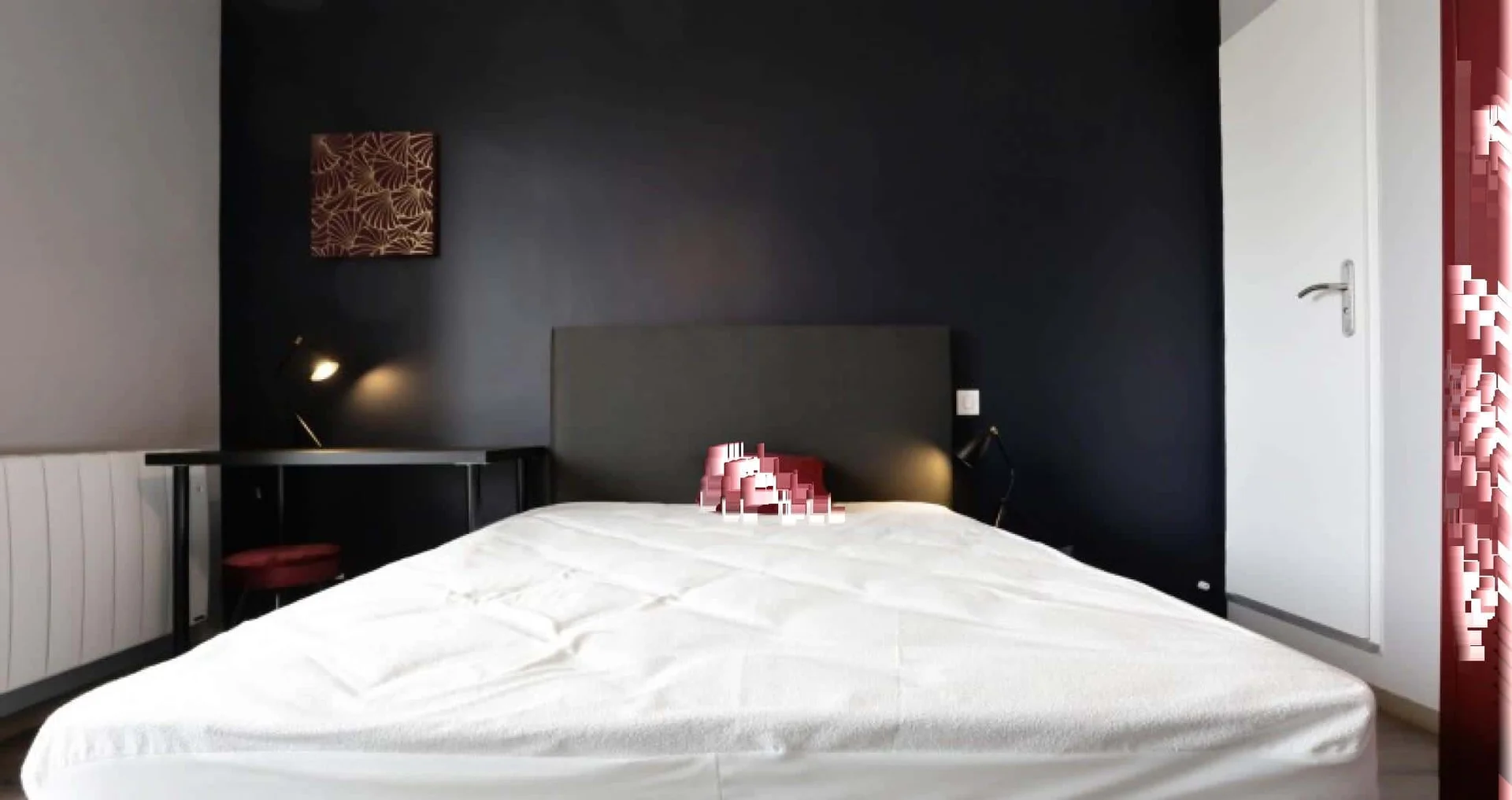 Student-friendly room in  with modern amenities