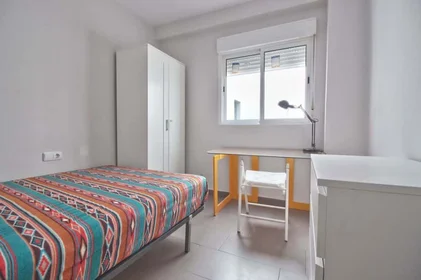Privatzimmer in der C/ dels Sants Just i Pastor, València, Valencia, Spain, bild 1 von 12