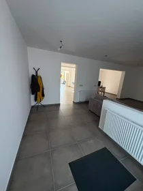 Quarto privado em Rue du Quesnoy, Trivières, imagem 2 de 10