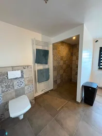 Quarto privado em Rue du Quesnoy, Trivières, imagem 8 de 10