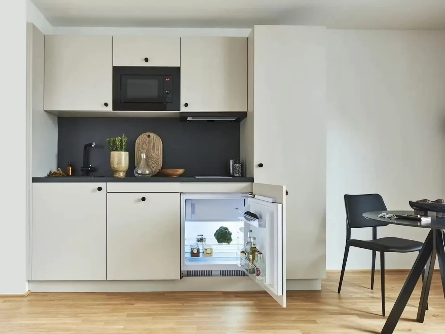 Habitación para estudiantes en con área de estudio y facilidades compartidas