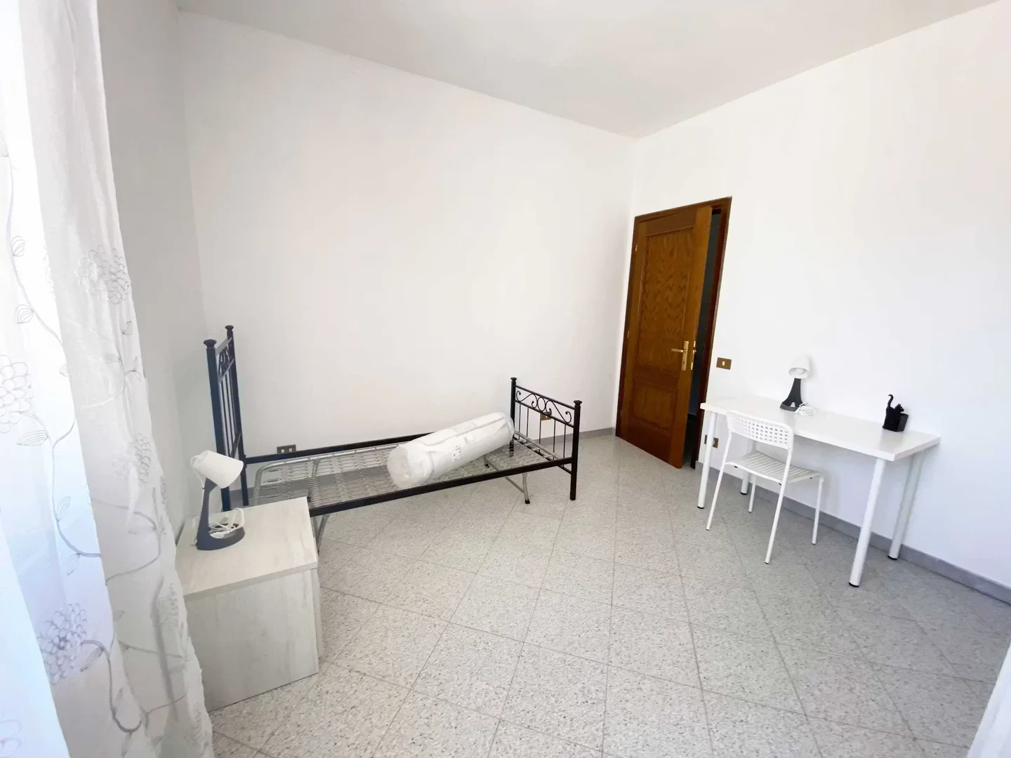 Camera accogliente per studenti disponibile a 