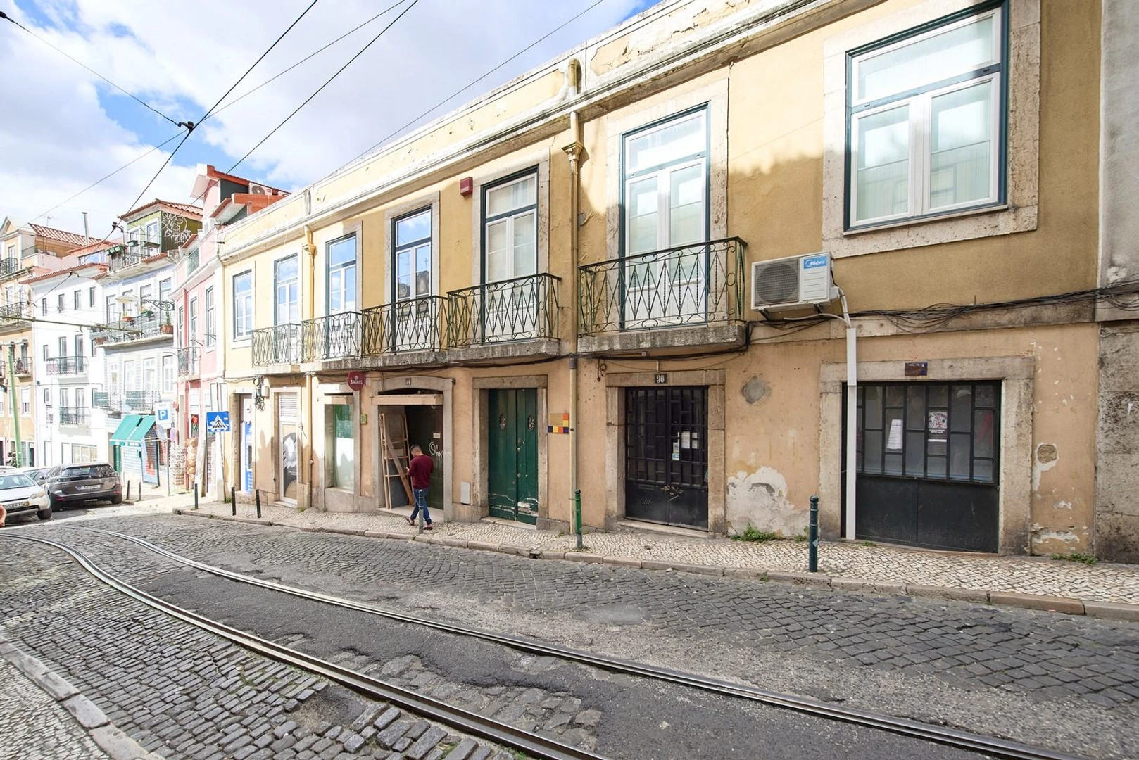 Zdjęcie z Prywatny pokój on Calçada de Santo André 90, 1100-595 Lisboa, Portugal