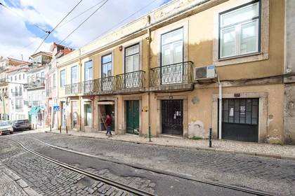 Stanza privata molto luminosa a Lisbona