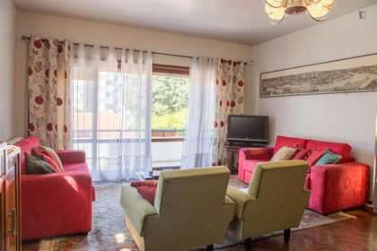 Zimmer mit Doppelbett zu vermieten Porto