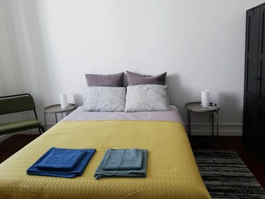 Quarto para alugar com cama de casal em Ponta-delgada