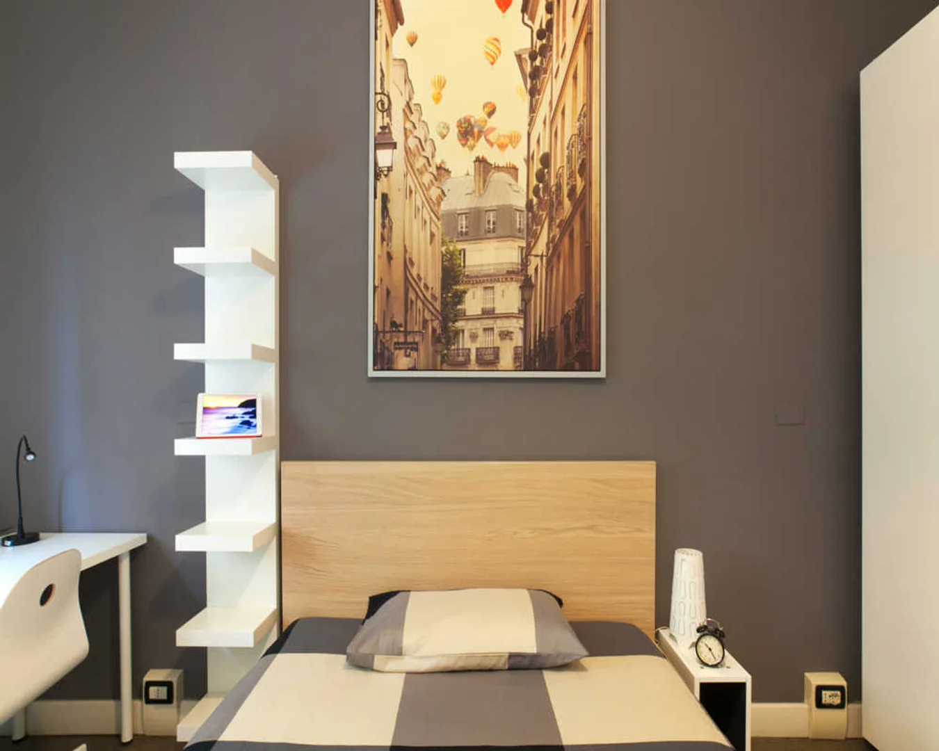 Chambre confortable pour étudiants disponible dans 