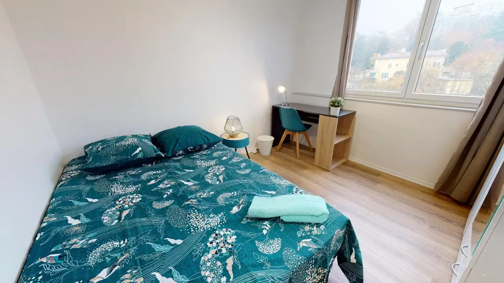 Student-friendly room in  with modern amenities