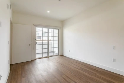 Cheap private room in Hollywood