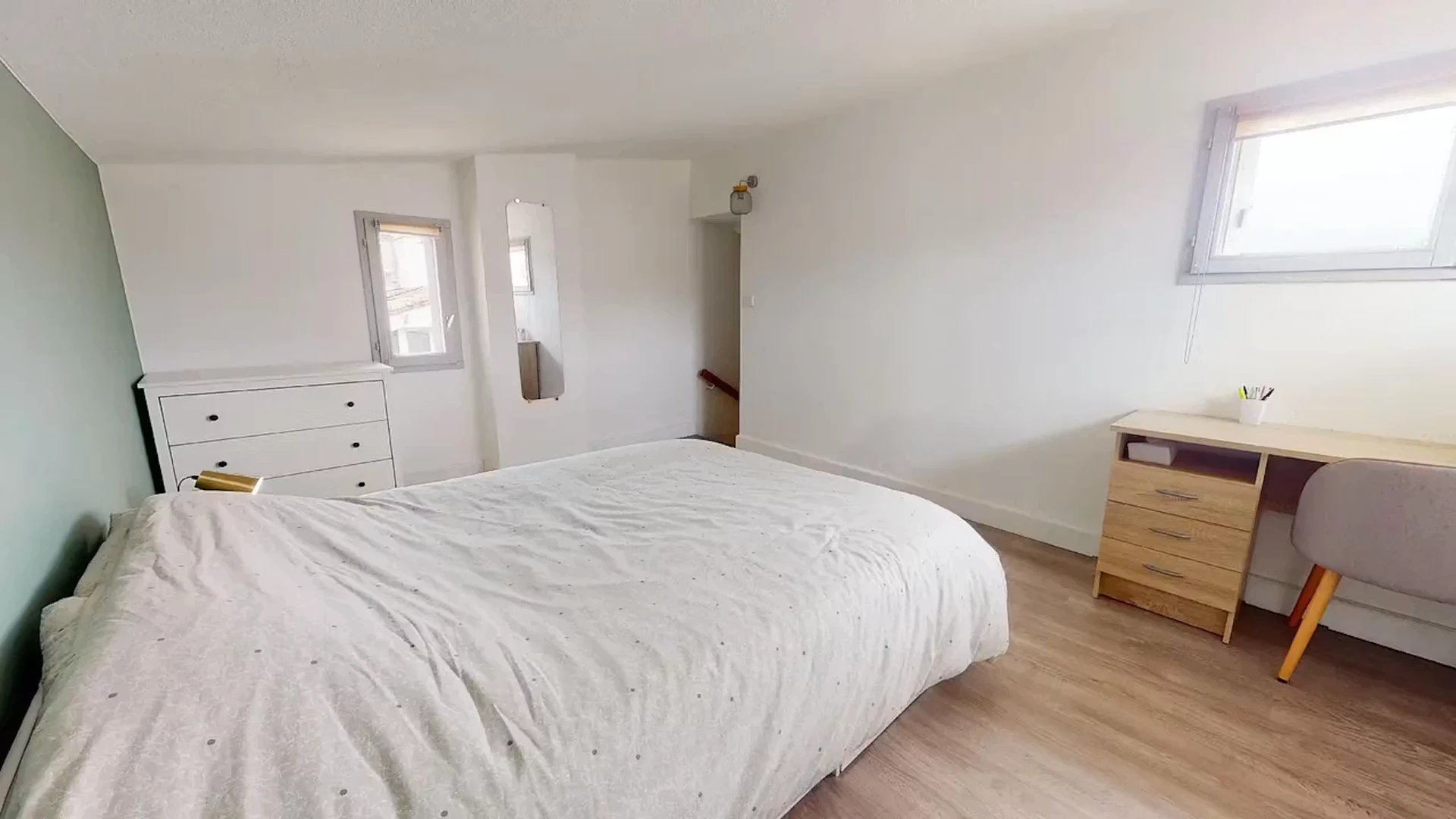 'de öğrenci dairesinde, tamamen mobilyalı kiralık oda