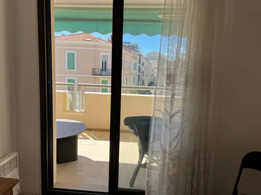Private room at Cannes, 06400, image 9 of 15