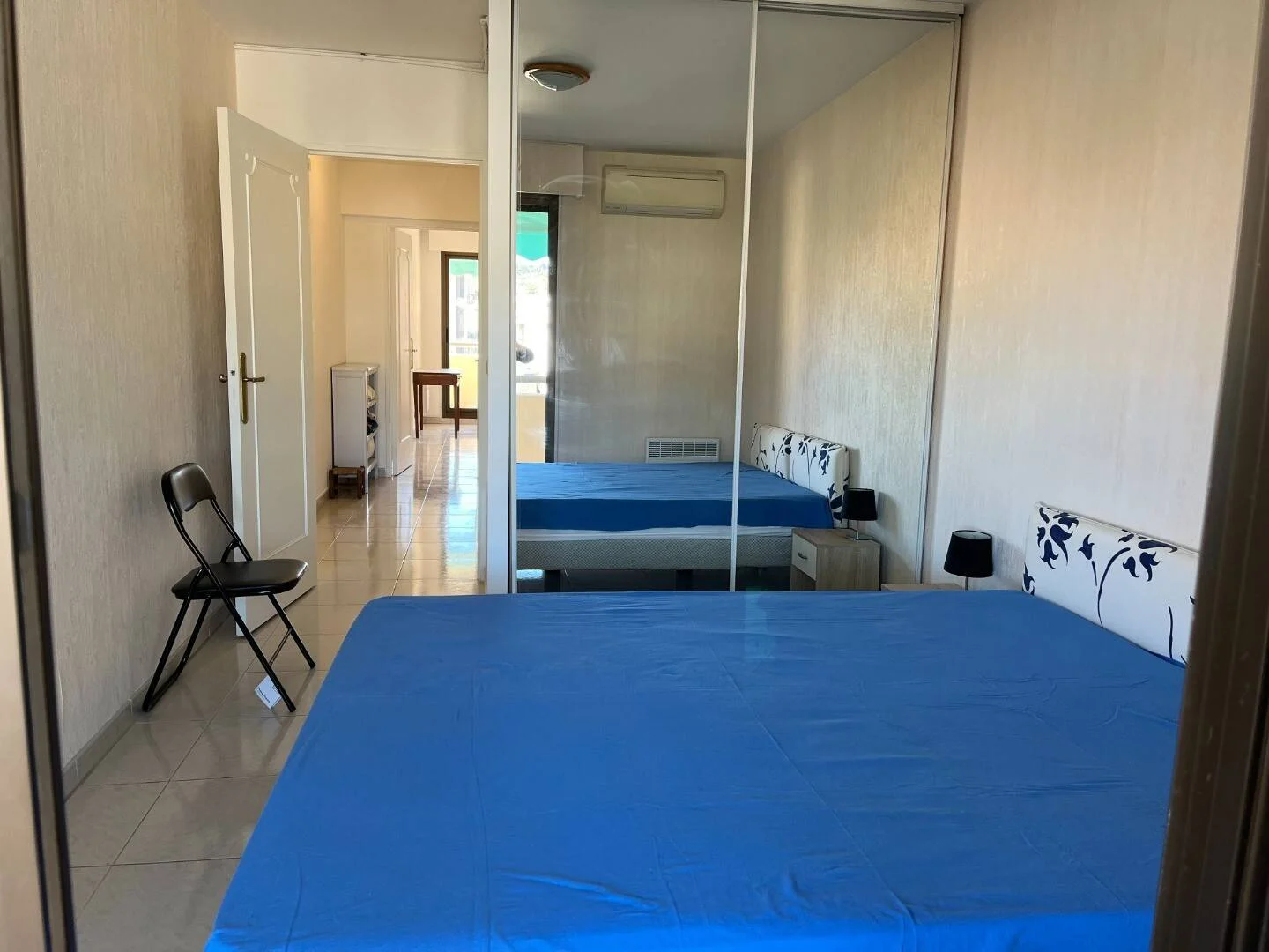 Functional student room perfect for studying in 