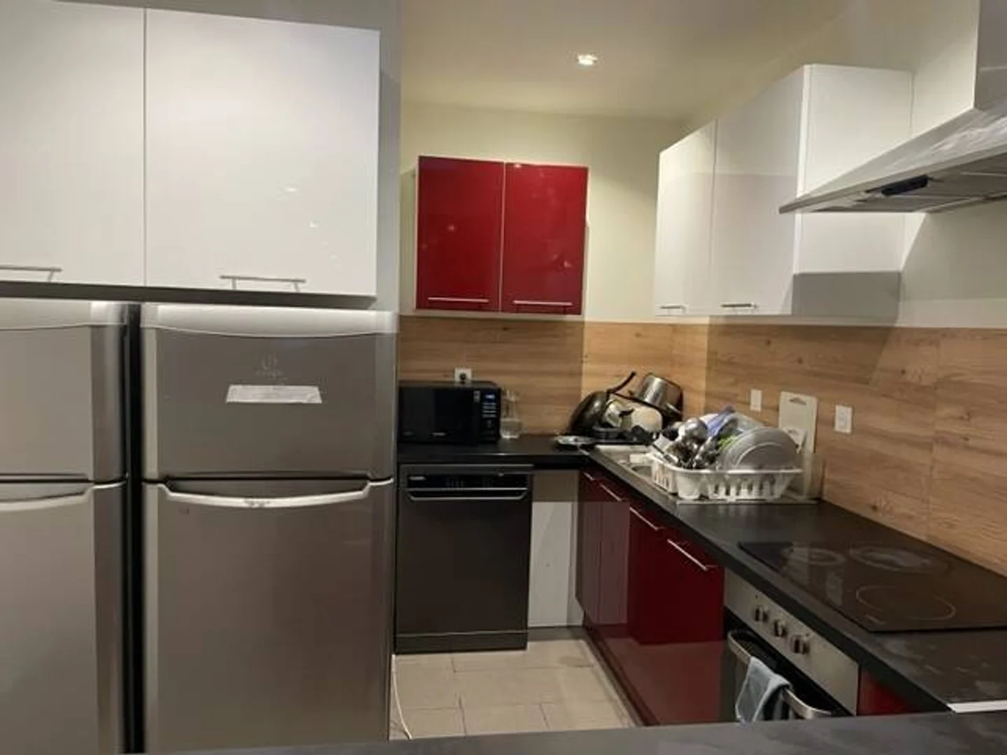 Quarto de estudante confortável e espaçoso em 