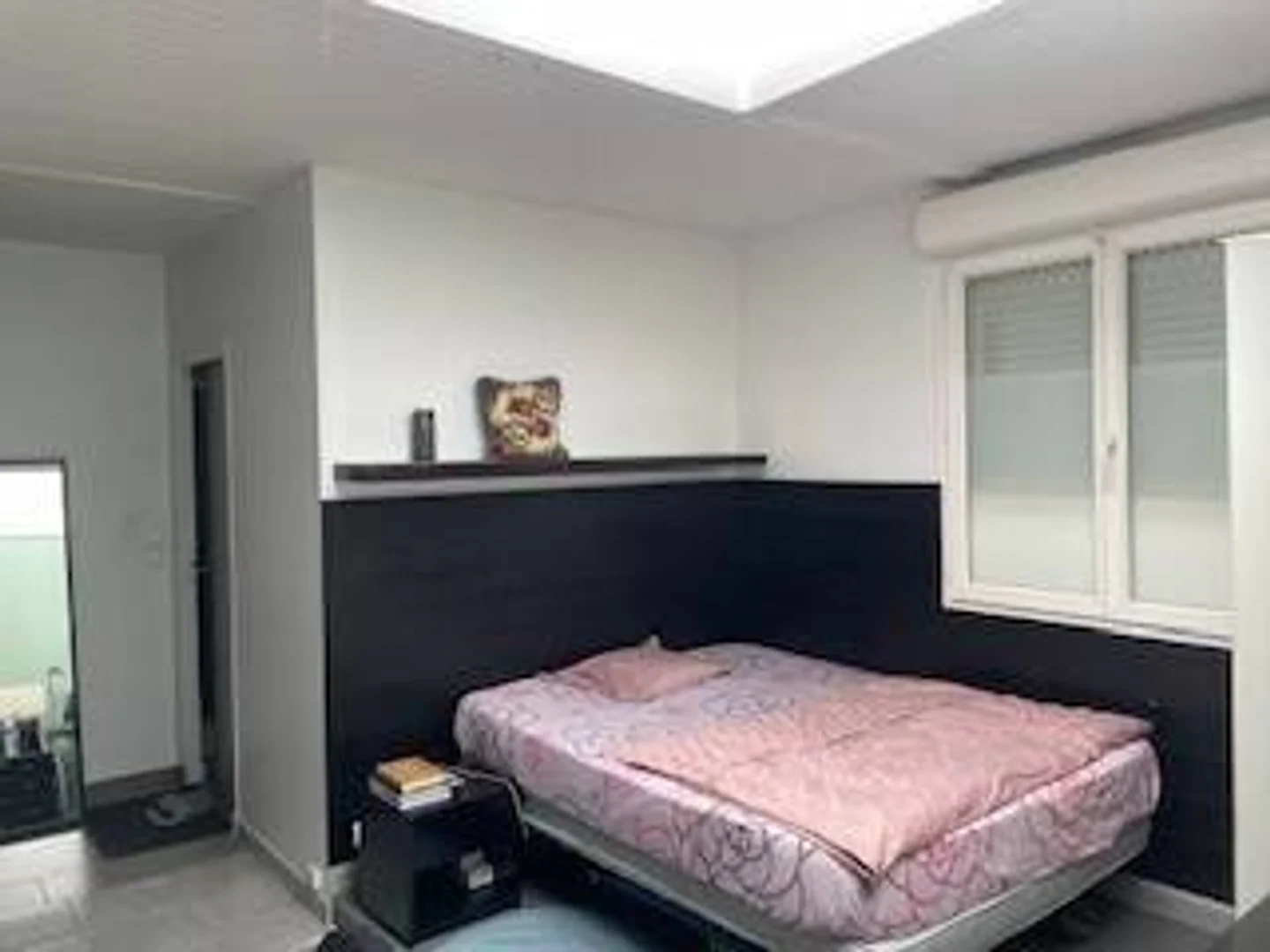 Quarto de estudante confortável e espaçoso em 