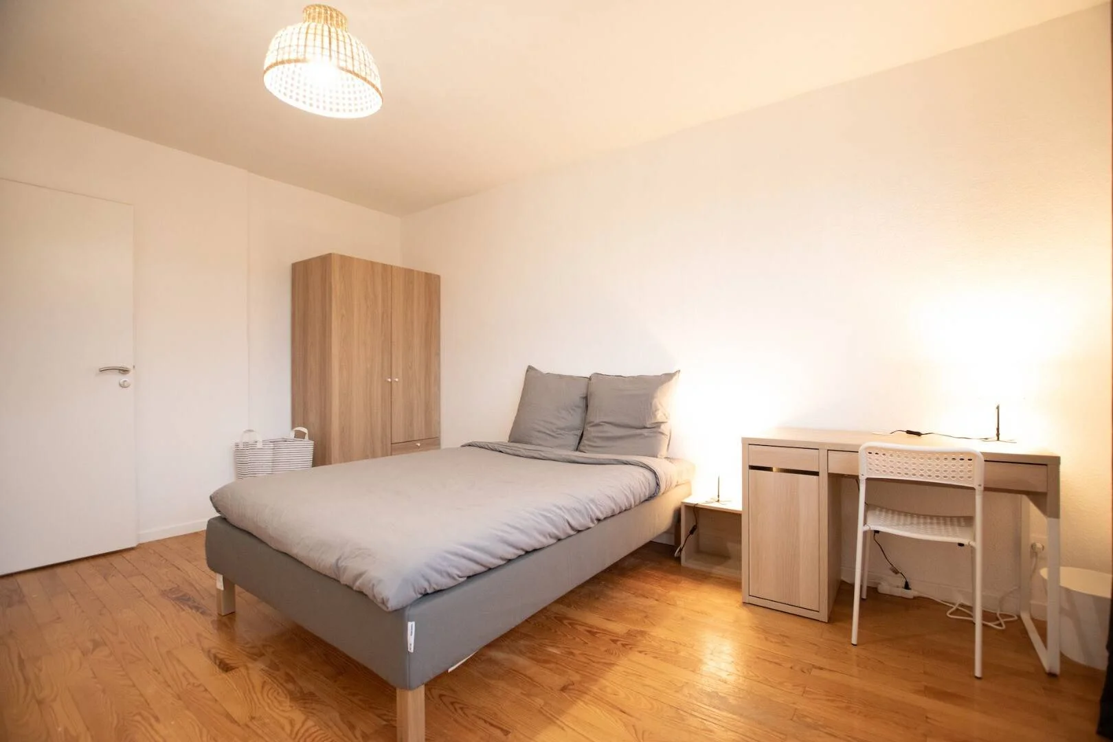 Zimmer in Studentenwohnung in  zu vermieten, voll möbliert
