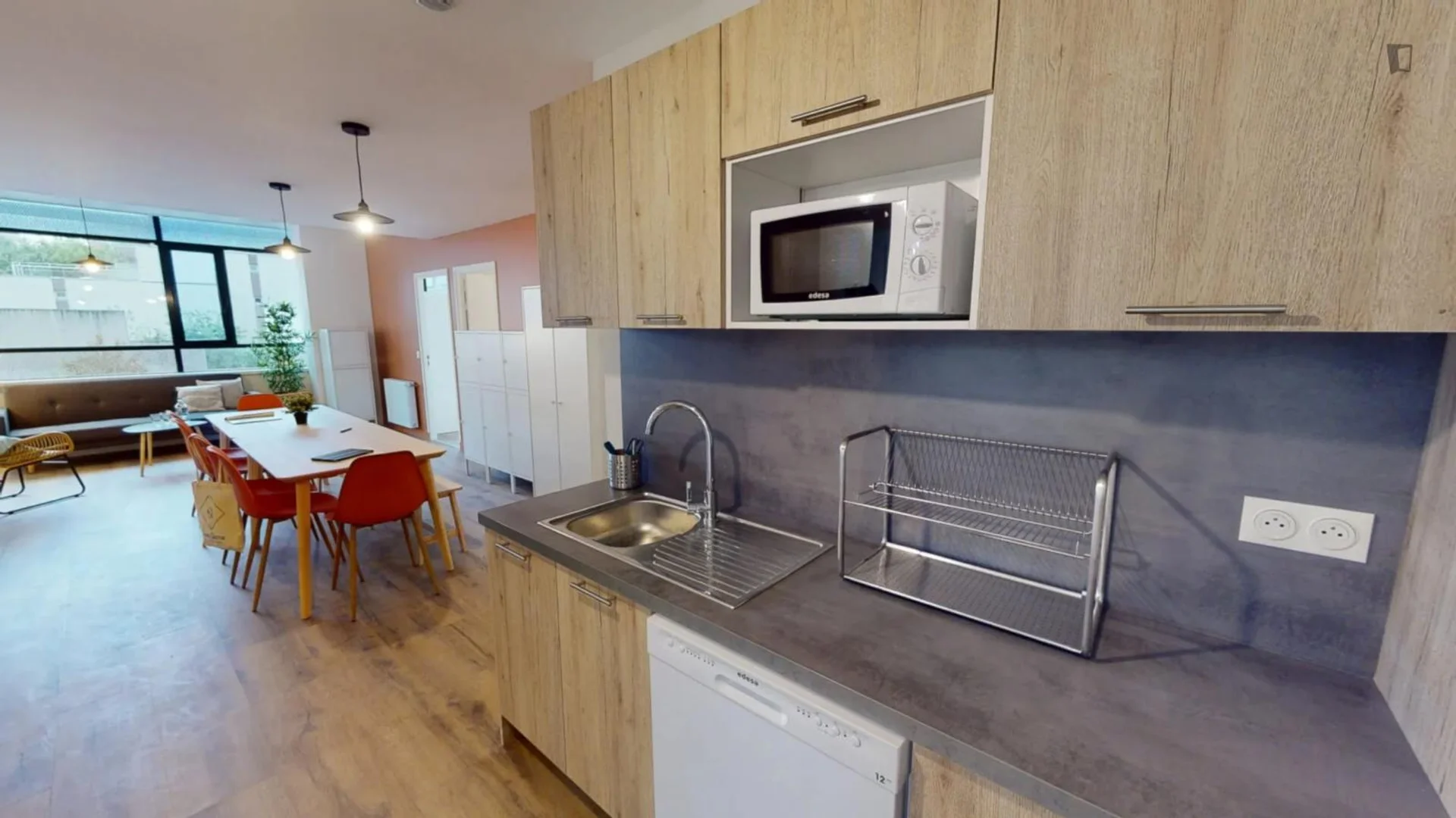 Habitación en apartamento estudiantil en alquiler en , completamente amueblado
