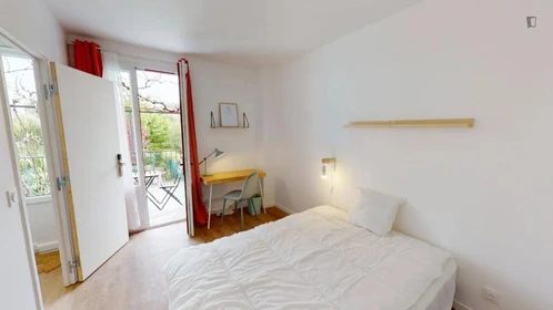 Room for rent with double bed Issy-les-moulineaux