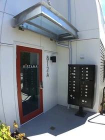 Stanza privata in 3rd Avenue North, immagine 21 di 22