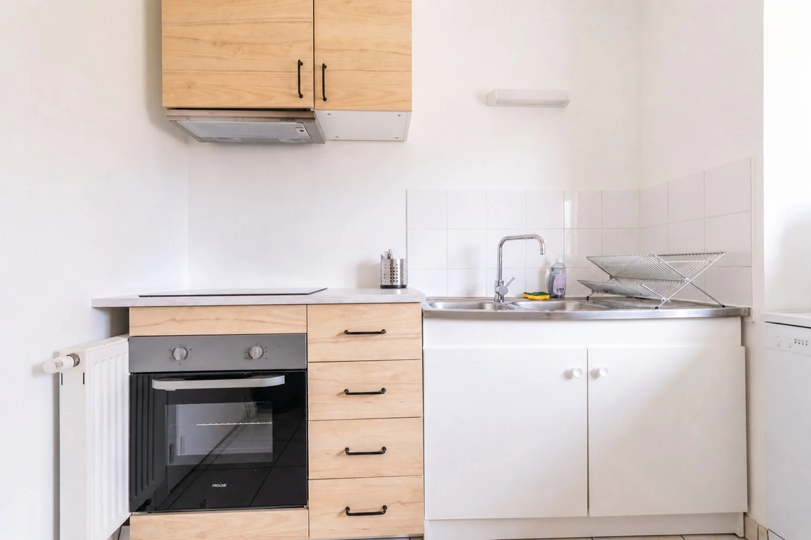 'de öğrenci dairesinde, tamamen mobilyalı kiralık oda