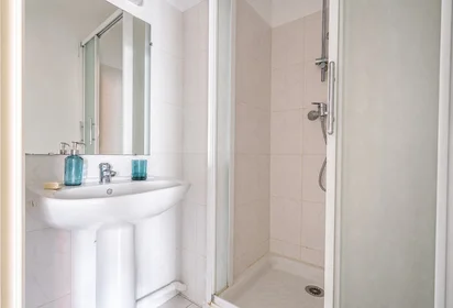 Privatzimmer in der 16 Boulevard de l’Estuaire, bild 8 von 12