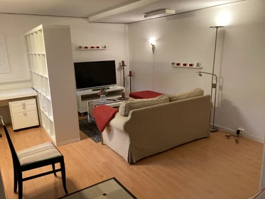 Zimmer mit Doppelbett zu vermieten Uppsala