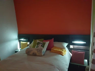 Zimmer mit Doppelbett zu vermieten Parla