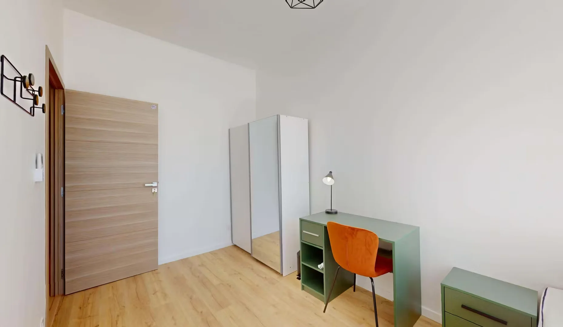 Chambre d'étudiant lumineuse et aérée avec accès facile à l'université dans