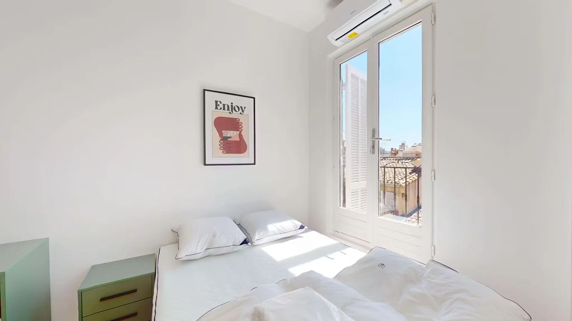 Chambre confortable pour étudiants disponible dans