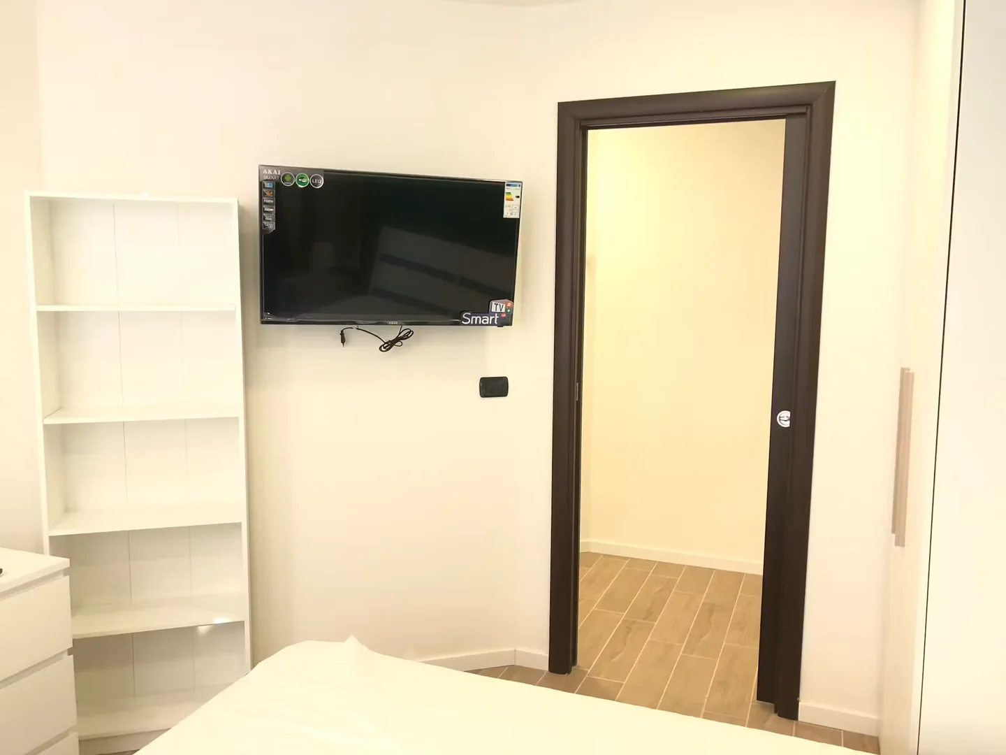 Habitación estudiantil luminosa y aireada con fácil acceso a la universidad en 