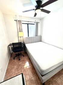 Quarto para alugar com cama de casal em Las-vegas