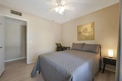 Cheap private room in Phoenix