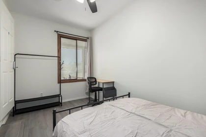 Cheap private room in Phoenix