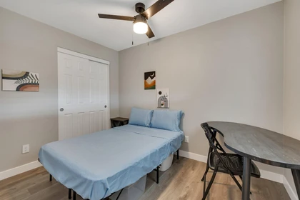 Cheap private room in Phoenix