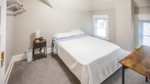 Renting rooms by the month in Kansas-city