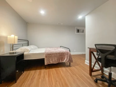 Bright private room in Baltimore