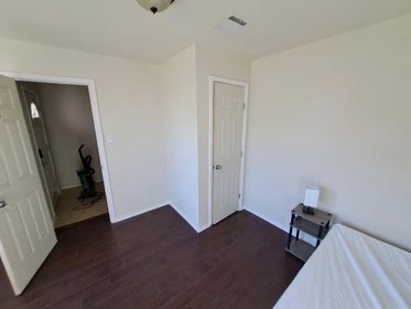 Room for rent with double bed Fort-worth