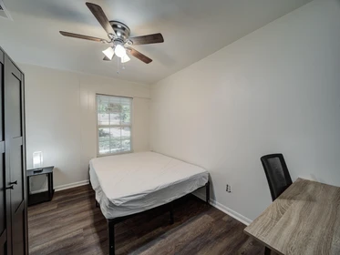 Fort-worth de çift kişilik yataklı kiralık oda