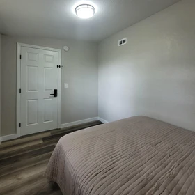 Bright private room in Gainesville