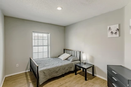 Renting rooms by the month in Fort-worth