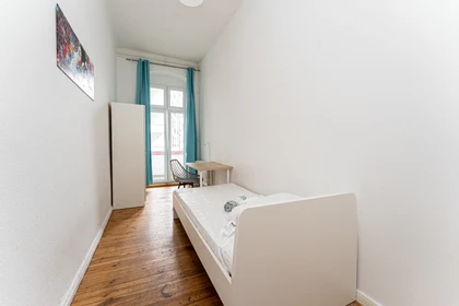 Cheap private room in Berlin