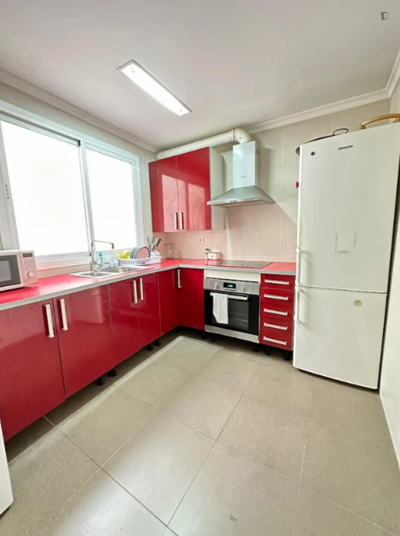 Stanza funzionale per studenti perfetta per studiare a 