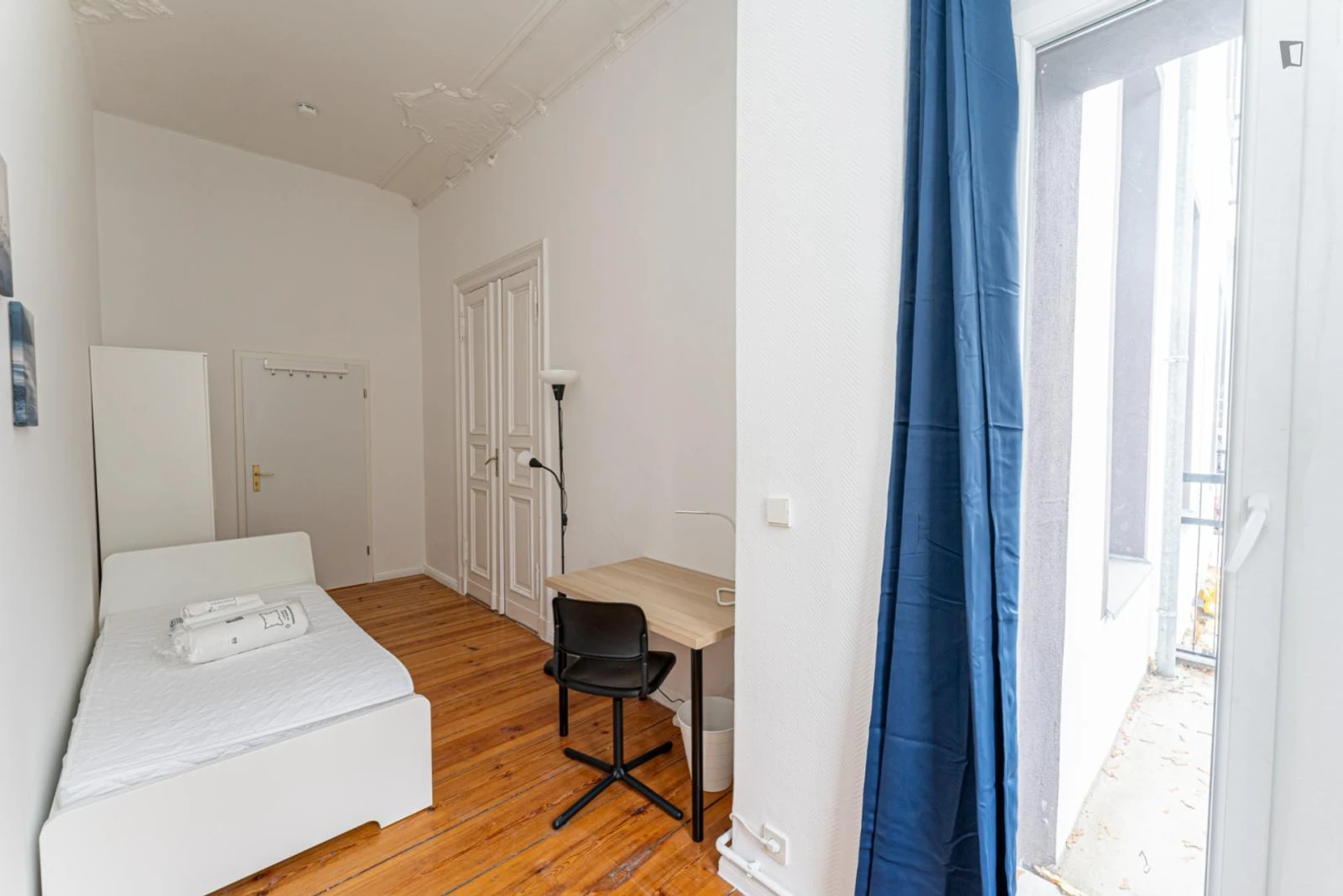 Quarto para alugar em apartamento de estudantes em , totalmente mobilado