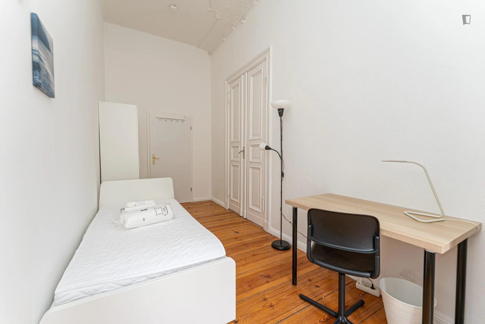 Quarto de estudante económico com localização conveniente em 