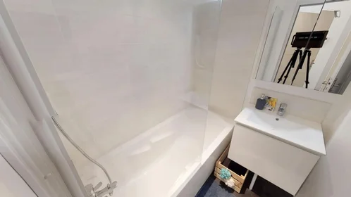 Chambre privée à rue de Wazemmes, image 13 de 14