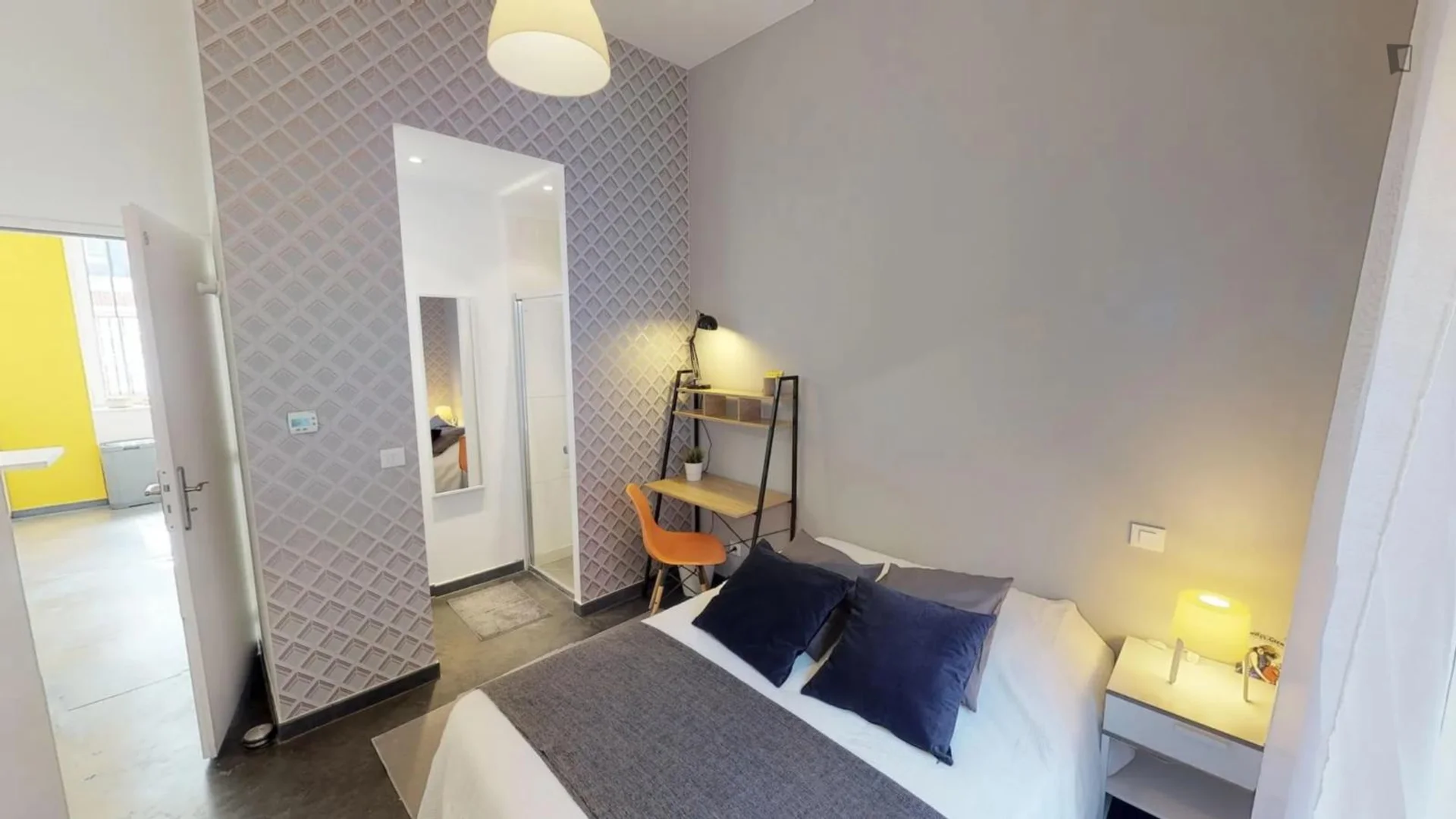 Chambre conviviale pour les étudiants dans  avec des équipements modernes