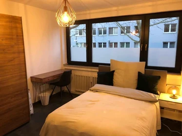 Renting rooms by the month in Koln