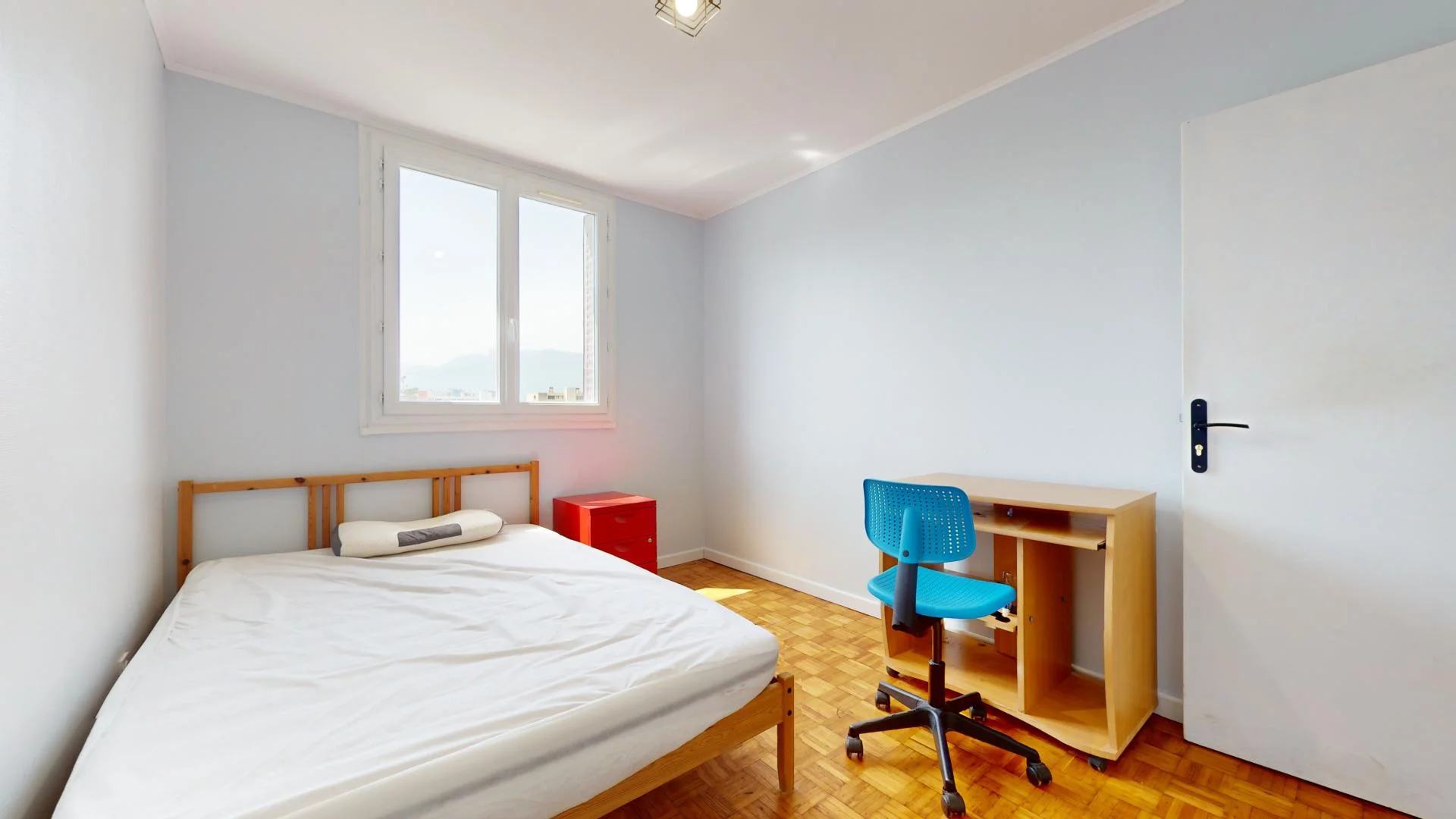 Bezahlbares Zimmer für Studenten mit ausreichender Beleuchtung in 