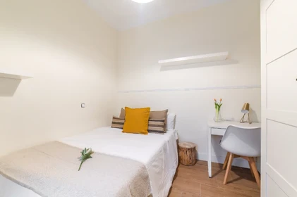 Quarto para alugar num apartamento partilhado em Madrid