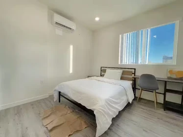 Cheap private room in Los-angeles